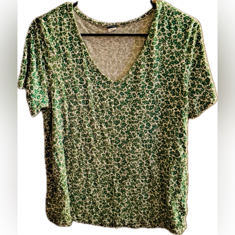 Old Navy Green Patterned V-Neck Tee